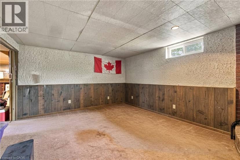 135 CEDARHILL Crescent — photo 24 of 37