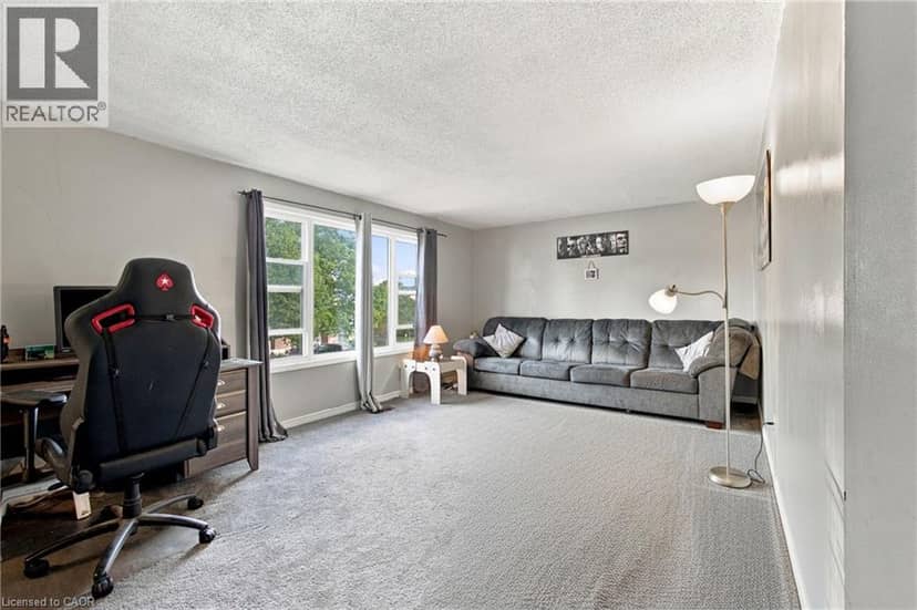 135 CEDARHILL Crescent — photo 9 of 37