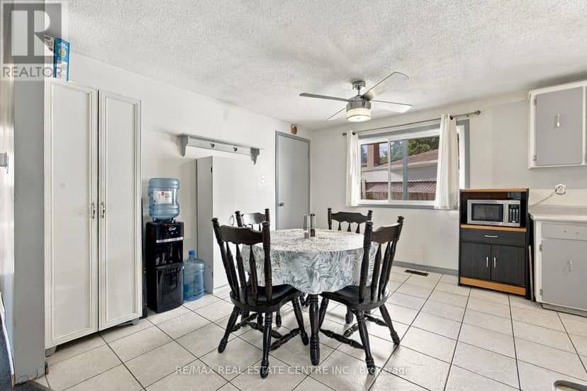 135 Cedarhill Crescent — photo 14 of 35