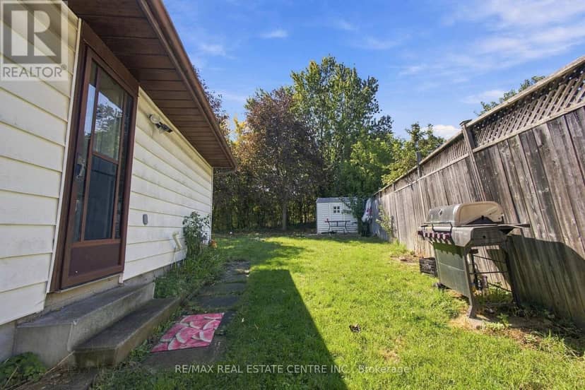 135 Cedarhill Crescent — photo 24 of 35