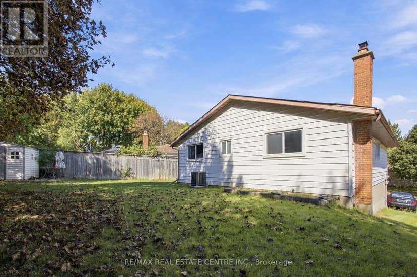 135 Cedarhill Crescent — photo 26 of 35