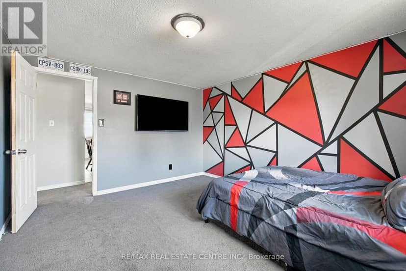 135 Cedarhill Crescent — photo 16 of 35