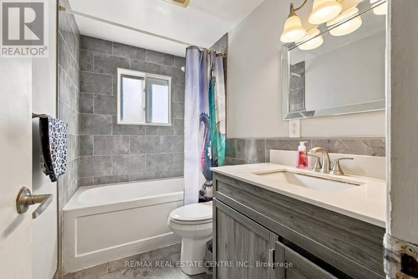 135 Cedarhill Crescent — photo 21 of 35