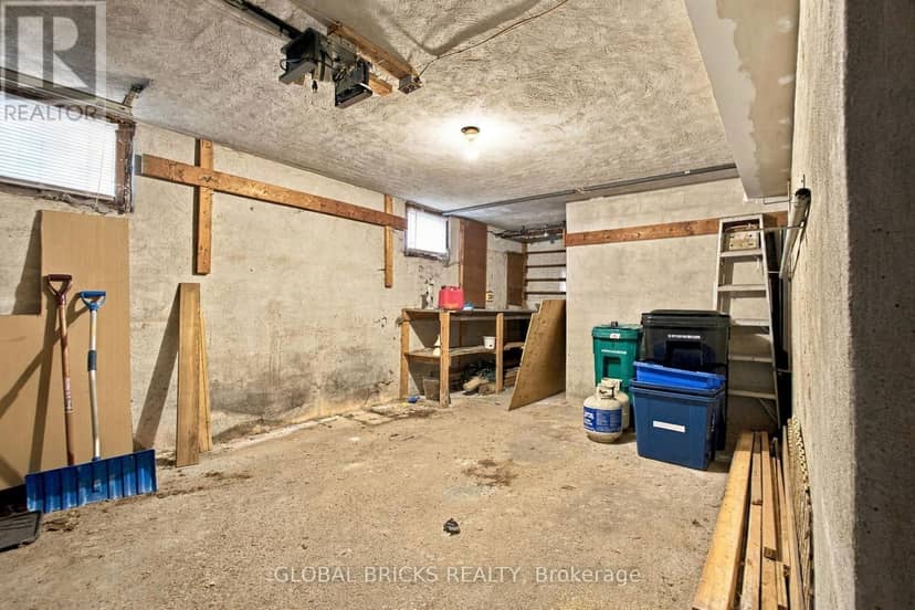 18 Falesy Avenue — photo 32 of 40