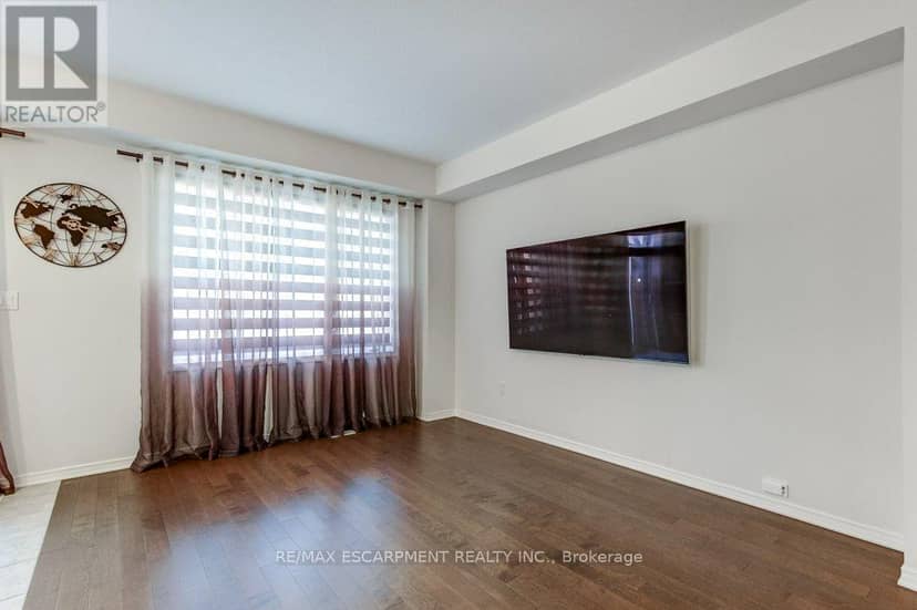 80 Oaktree Drive — photo 18 of 40