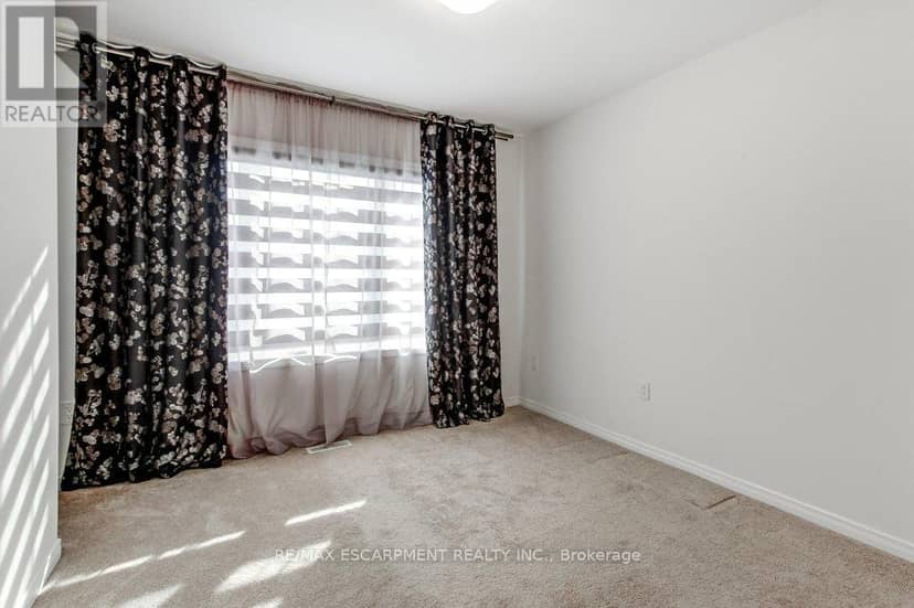 80 Oaktree Drive — photo 31 of 40
