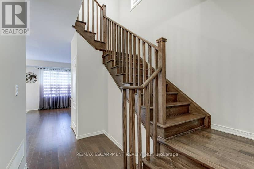 80 Oaktree Drive — photo 8 of 40