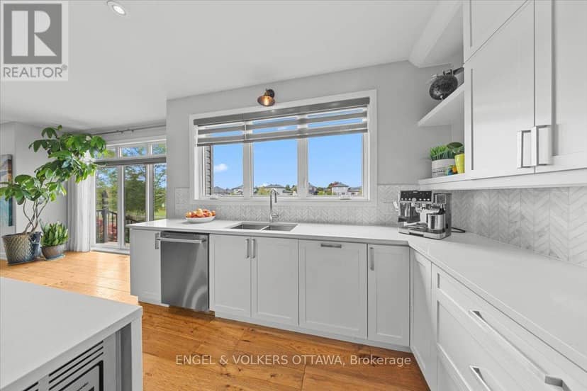 348 St-Tropez Street — photo 13 of 40
