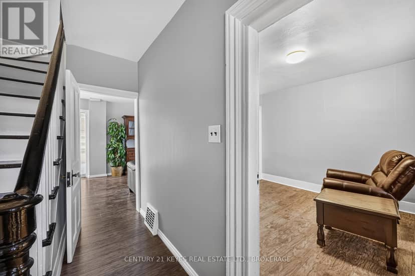 39 Amy Street — photo 4 of 35