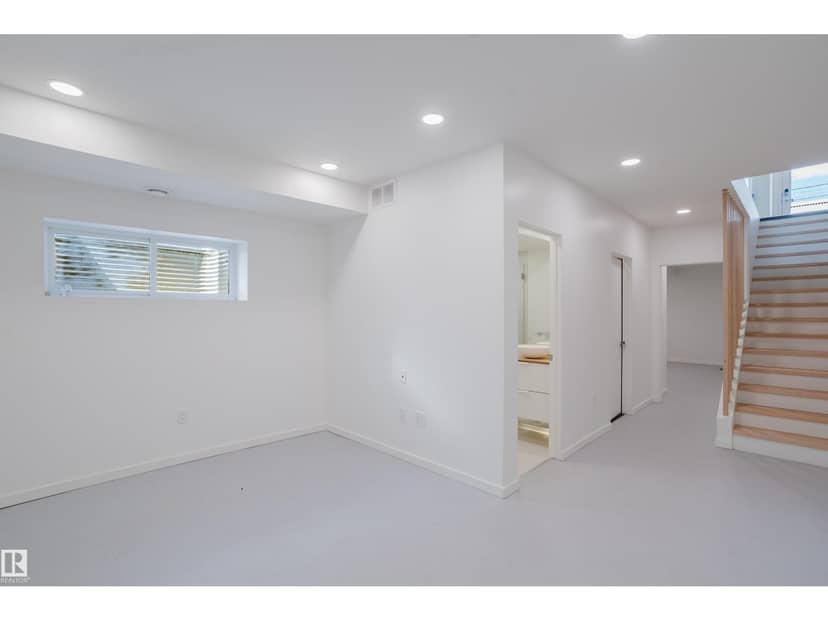 7405 89 ST NW — photo 35 of 40
