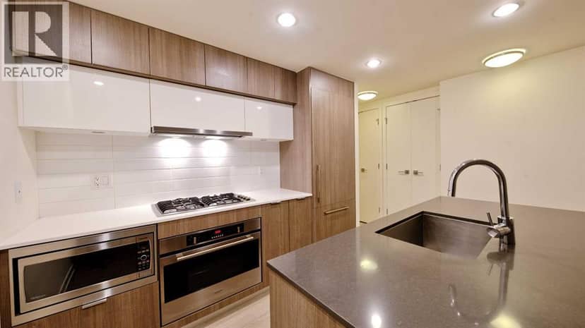 301, 51 Waterfront Mews SW — photo 9 of 35
