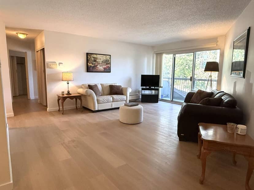 218 15020 NORTH BLUFF ROAD, White Rock