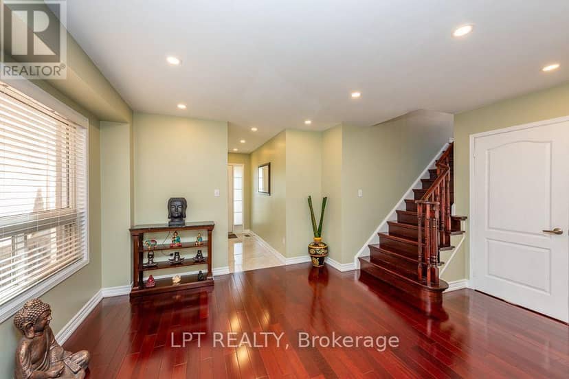 16 Oak Gardens Court — photo 11 of 40