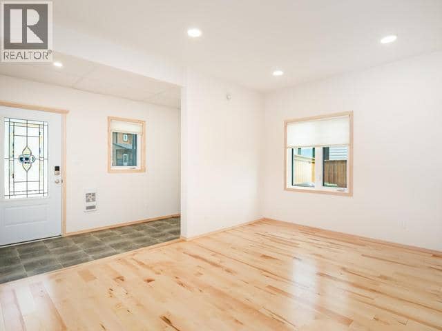 52 Ellwood Street — photo 10 of 35