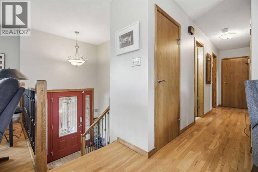 92 Mccullough Crescent — photo 18 of 40