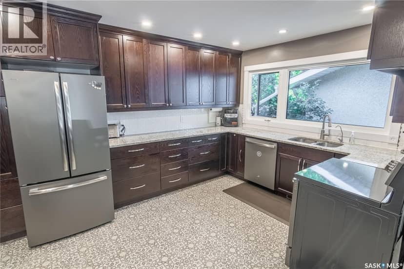 3708 Lakeview AVENUE, Regina, photo 2