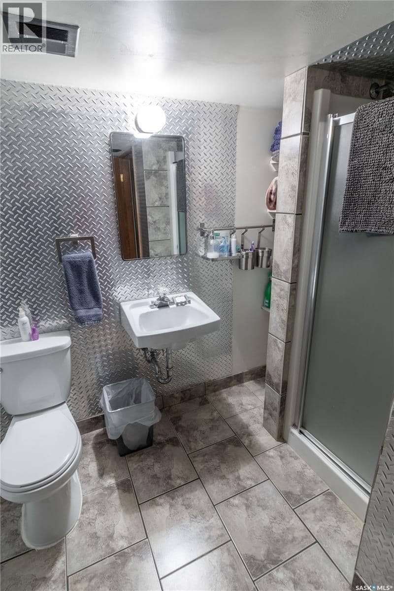 3708 Lakeview AVENUE — photo 18 of 27