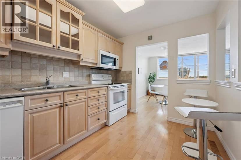 65 WESTMOUNT Road N Unit# 910 — photo 22 of 40