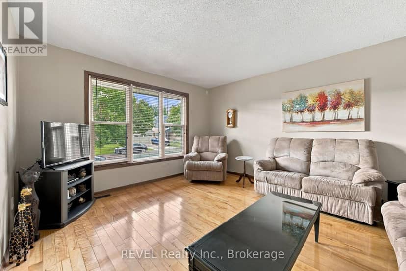 10 Michelle Drive — photo 7 of 40