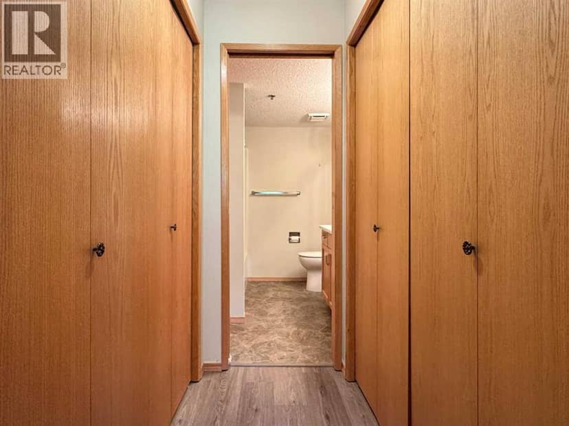 208, 75 1 Avenue S — photo 10 of 31