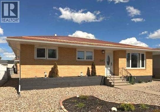 2231 20 Avenue SE, Medicine Hat