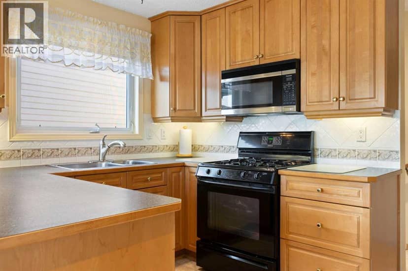 243 Radcliffe Place SE — photo 16 of 39