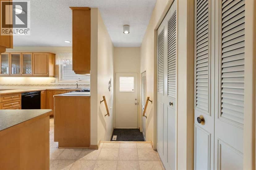243 Radcliffe Place SE — photo 22 of 39