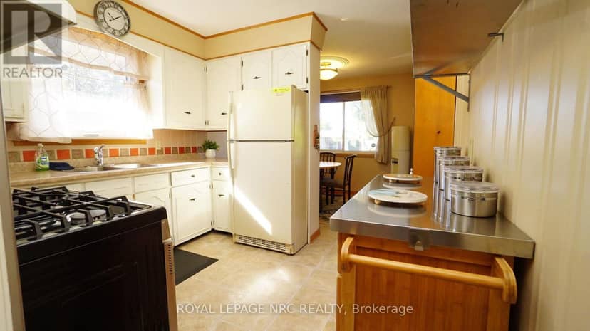 7030 Whitman Avenue — photo 15 of 40