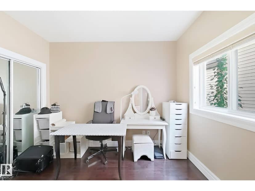 5931 12 AV SW — photo 11 of 40