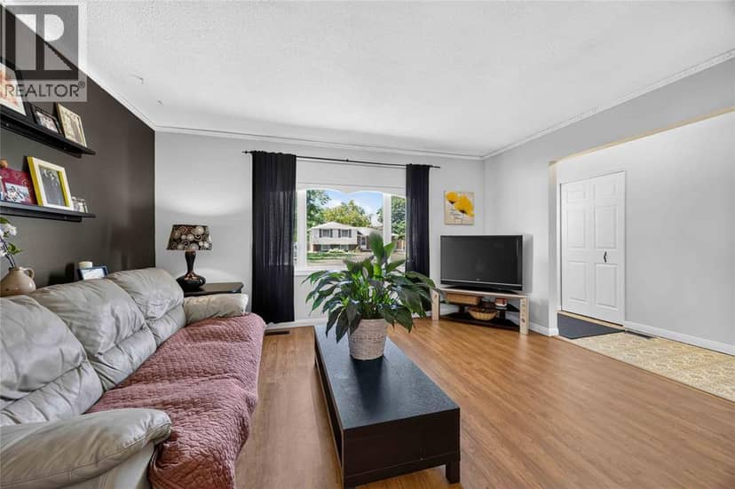 492 Parkdale Crescent, St. Clair, photo 5