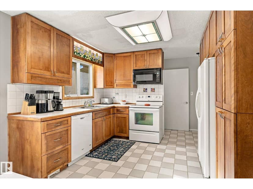 6013 34A AV NW — photo 16 of 40