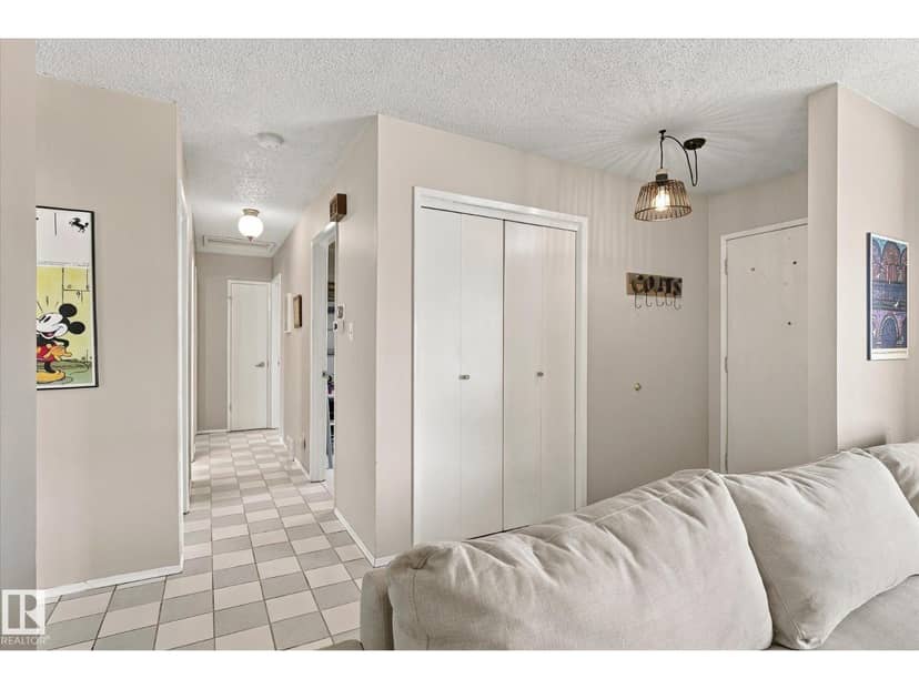 6013 34A AV NW — photo 18 of 40