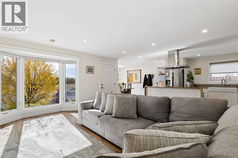 355 Woodbine Boulevard SW, Calgary, photo 2