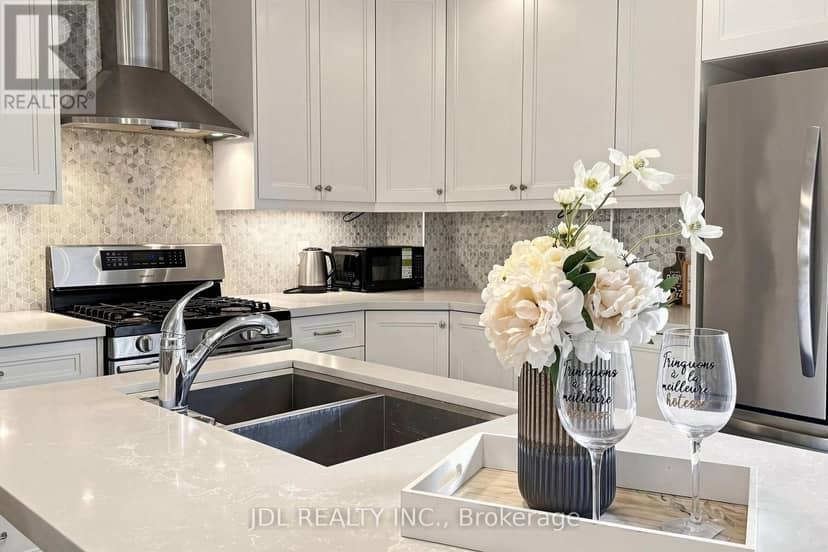 831 Pape Avenue — photo 14 of 34