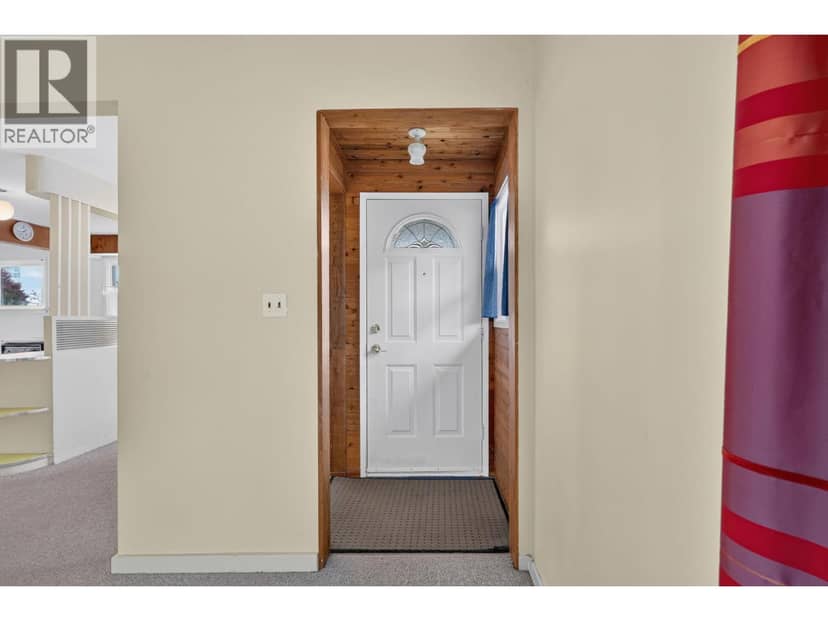 879 Trench Court, Kelowna, photo 4