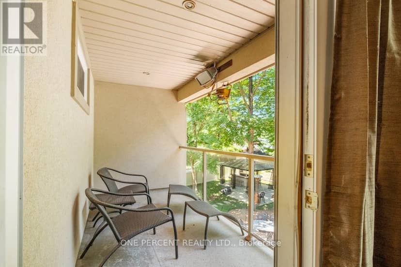 583 Stephens Crescent — photo 24 of 40