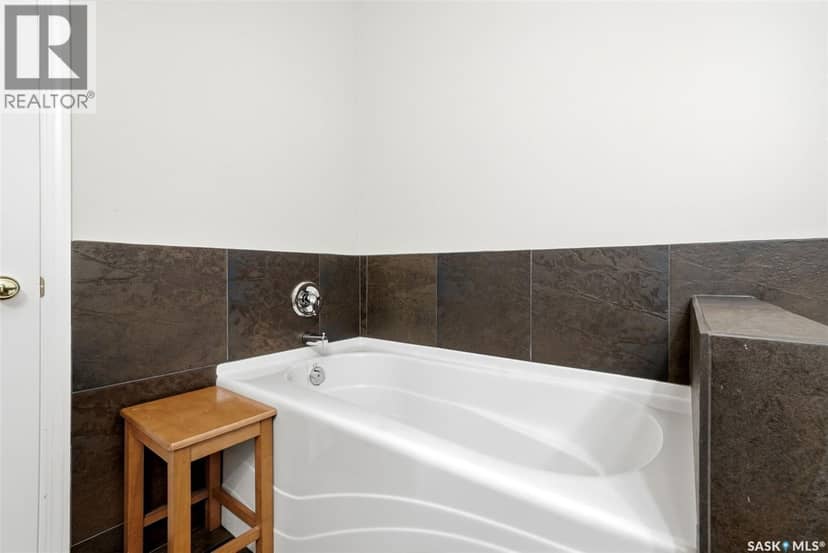 1203 1901 Victoria AVENUE — photo 17 of 30
