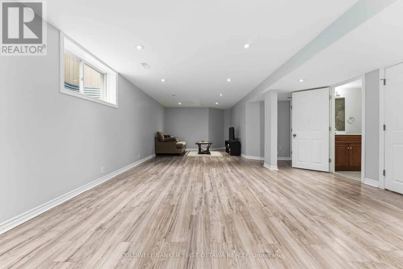 150 Strathcarron Crescent — photo 39 of 40