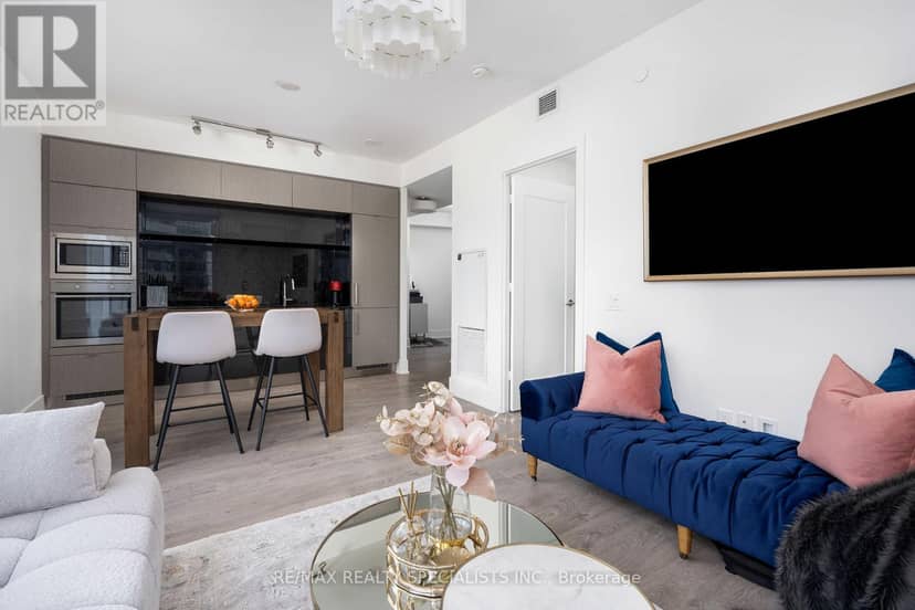 4303 - 10 York Street — photo 1 of 40