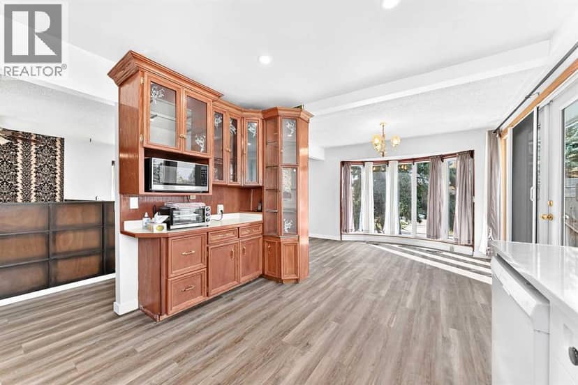 6803 Dalmeny Gate NW — photo 11 of 40