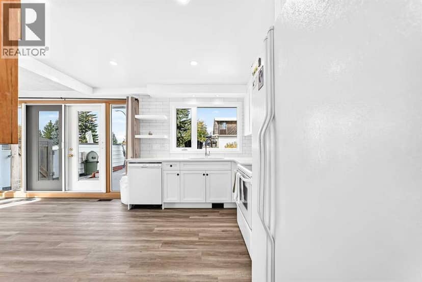 6803 Dalmeny Gate NW — photo 9 of 40