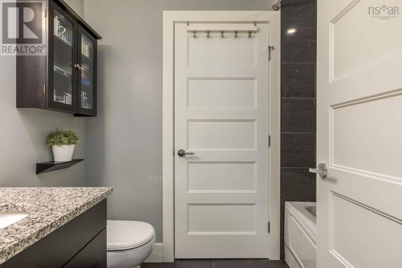 1007 15 Kings Wharf Place — photo 29 of 40