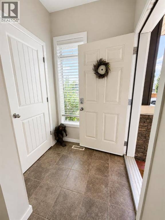 12 Fireside Bend, Cochrane, photo 4