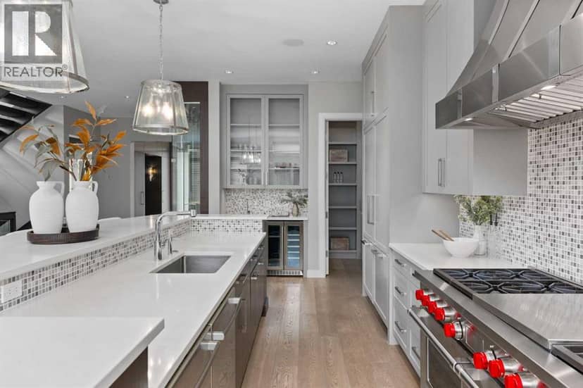 531 47 Avenue SW — photo 9 of 40