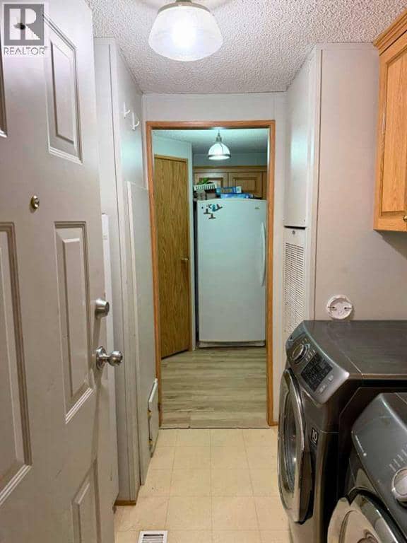 4425 51 Avenue — photo 17 of 23