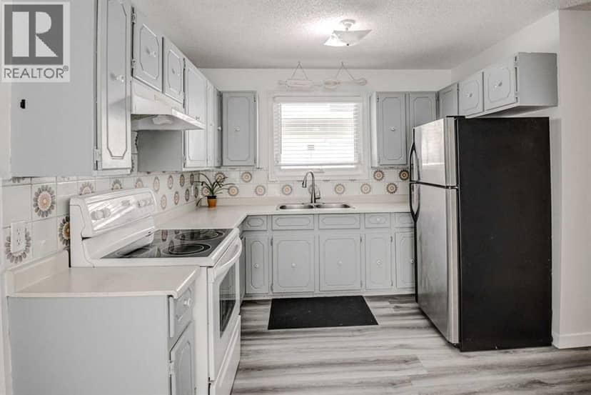 184 Erin Croft Crescent SE — photo 10 of 31