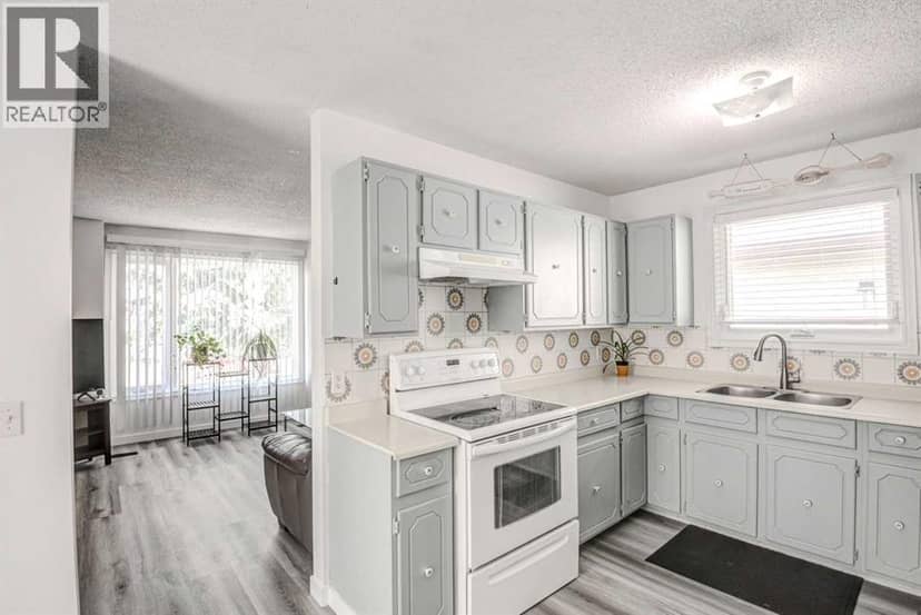 184 Erin Croft Crescent SE — photo 9 of 31