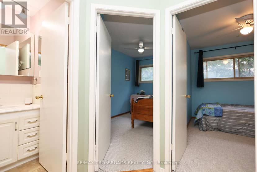 118 Wales Avenue — photo 15 of 27