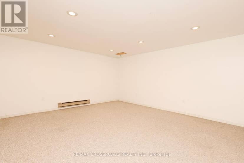 118 Wales Avenue — photo 19 of 27