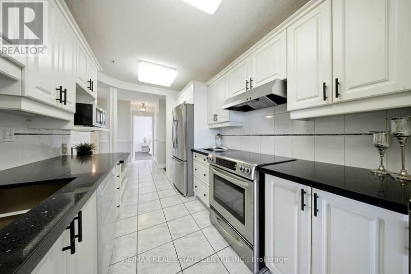 602 - 2055 Upper Middle Road — photo 11 of 40